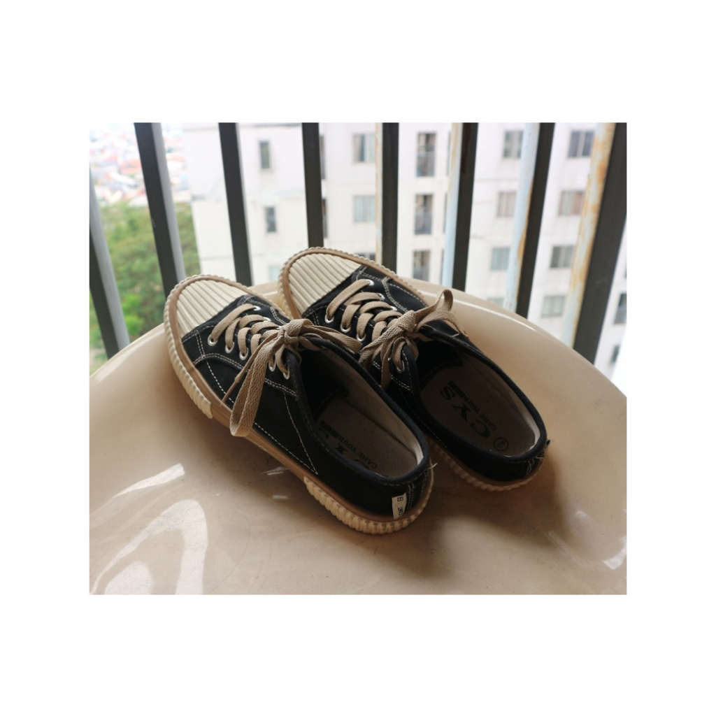 [Preloved] Sepatu Canvas Wanita - Putih, Hitam, Cokelat
