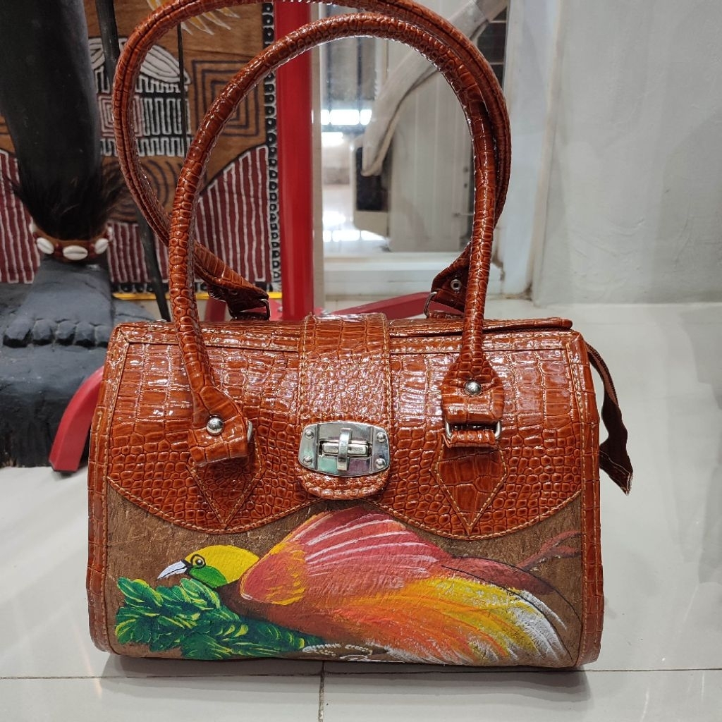 Tas Elit Wanita Bahan Kulit Kayu Motif Cendrawasih Papua