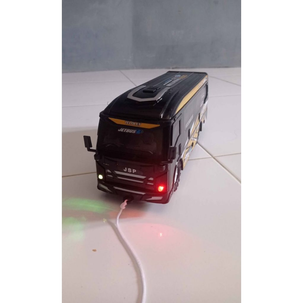 Bus mainan telolet