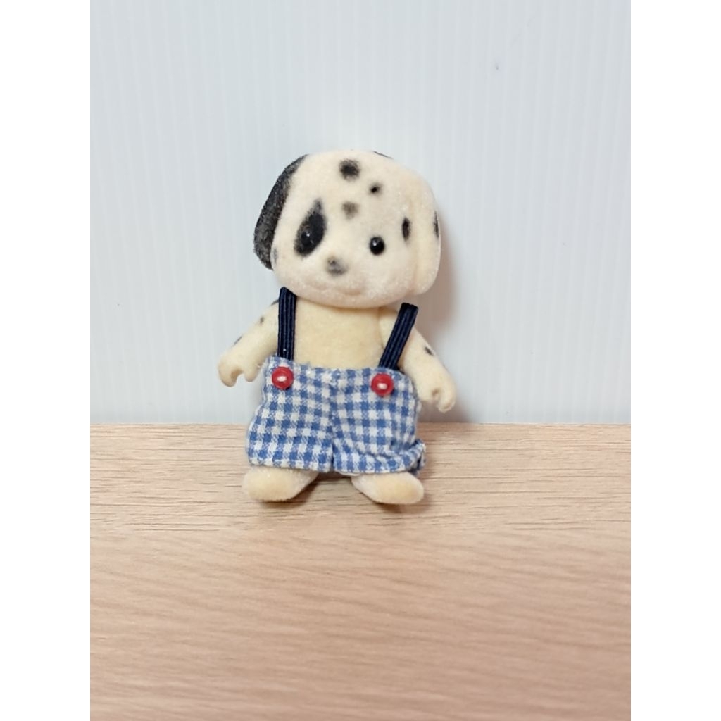 Sylvanian Families - Dalmatian Brother Baju Biru Kotak-Kotak Kancing Merah