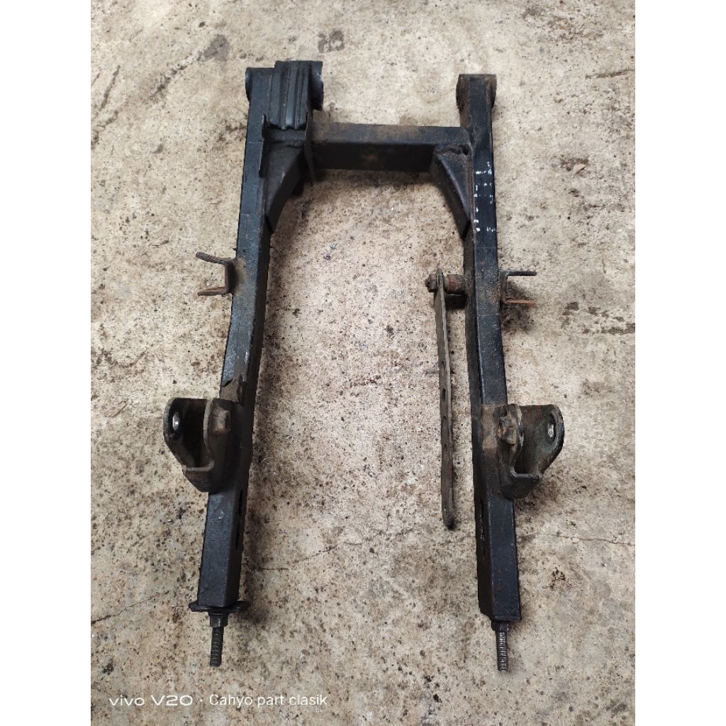 Arm capit ayun belakang Suzuki rc100 bravo