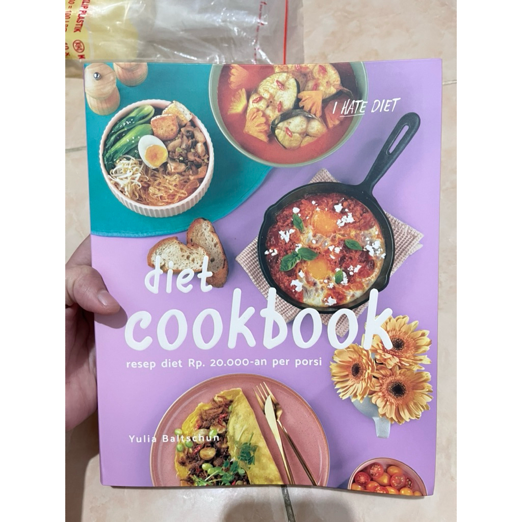 [PRELOVED] BUKU MASAKAN DIET COOKBOOK BY YULIA BALTSCHUN