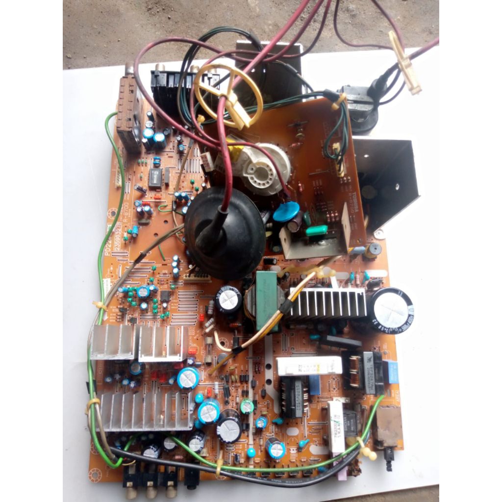 mesin tv Toshiba tabung 29inch layar datar/flat,komponen lengkap,cabutan blum test/gambling