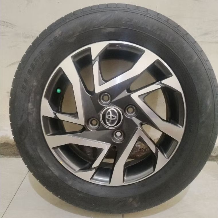 Velg R15 oem Avanza Veloz Velos Facelift (1velg+ban)