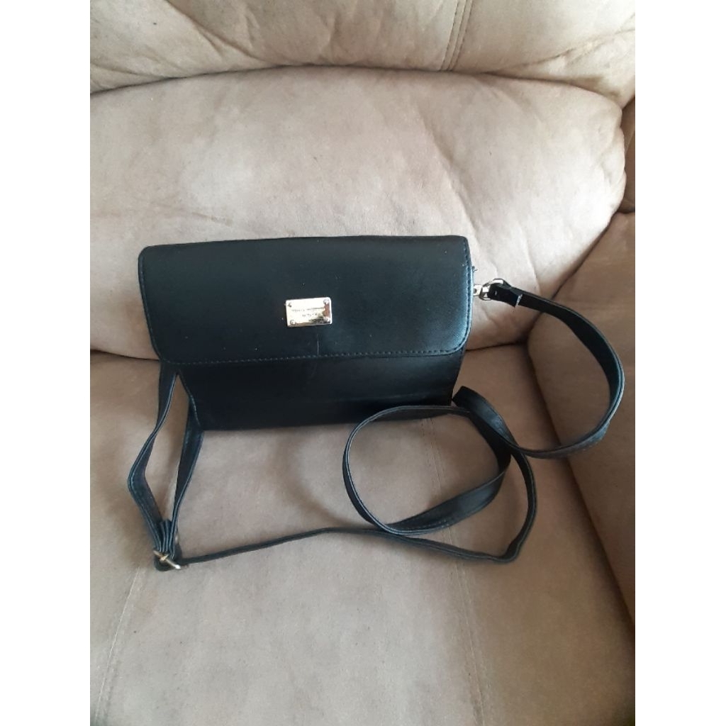 Tas Slingbag Wanita Preloved Second Branded Ori WPS ( Size 22 × 16 )