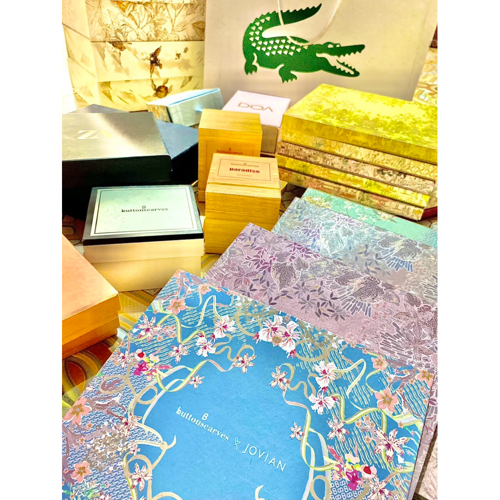 Box hijab ,box mukena buttonscarves dan paperbag lacoste, klamby, nada puspita, riamiranda preloved 