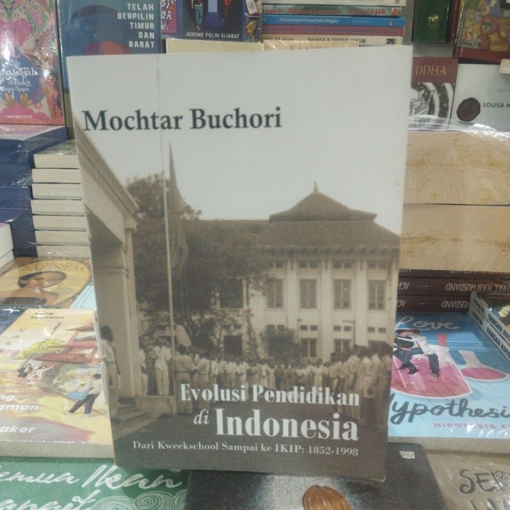 "Original" Evolusi Pendidikan Di Indonesia Dari Kweekschool Sampai Ke IKIP : 1852-1998 by Mochtar Bu