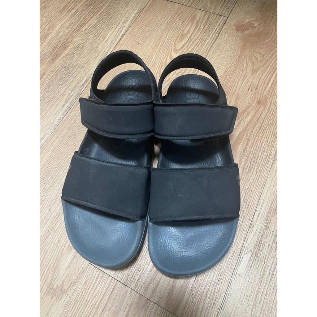 preloved adidas sandal