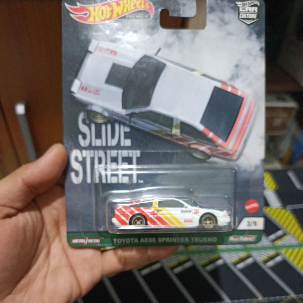 Hotwheels premium Toyota ae86 sprinter trueno