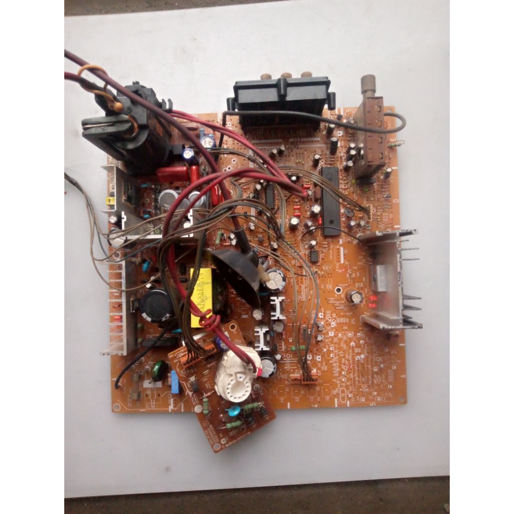 mesin tv LG kotak ic 1 tabung 21inch slim,komponen lengkap,cabutan blum test/gambling