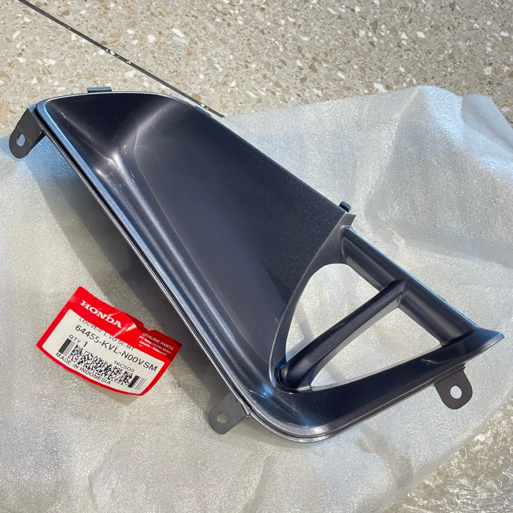 LOUVER SIRIP SAYAP DALAM TUTUP KARBURATOR KIRI SUPRA X 125 X125 BATMAN SILVER ABU TUA ORIGINAL AHM 6