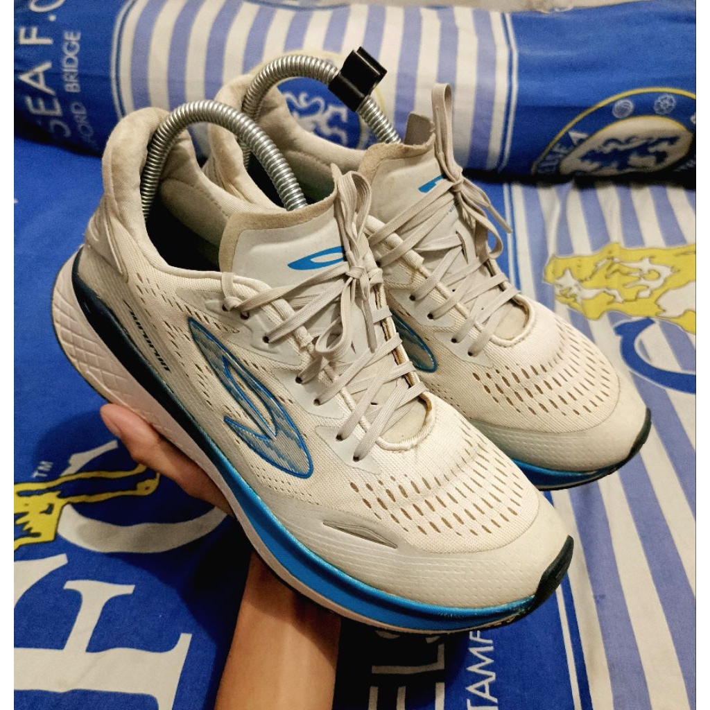 Sepatu Running 910 Nineten Aurorun Second/Bekas/Pre Loved