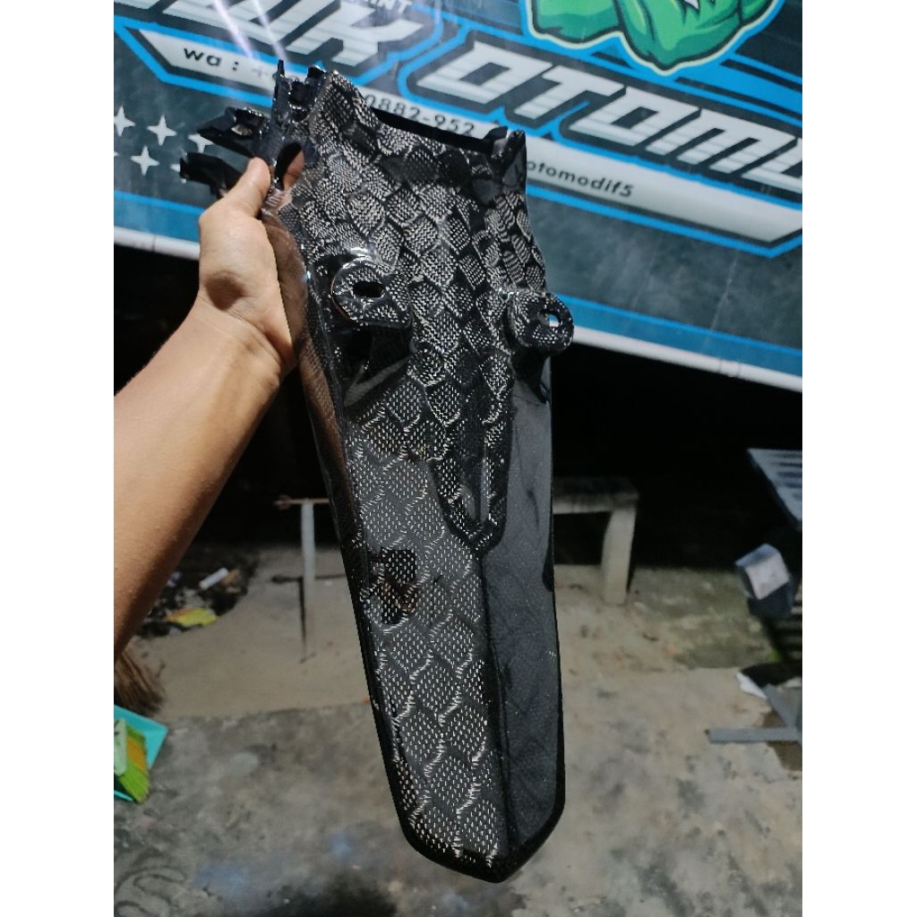 spakbor belakang beat fi 2018 original skining part carbon kevlar/forged