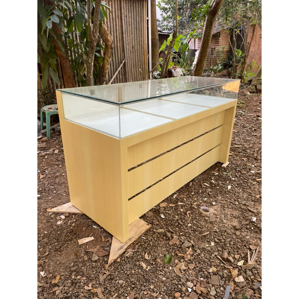 ETALASE OPTIC KACA MATA MINIMALIS MODERN