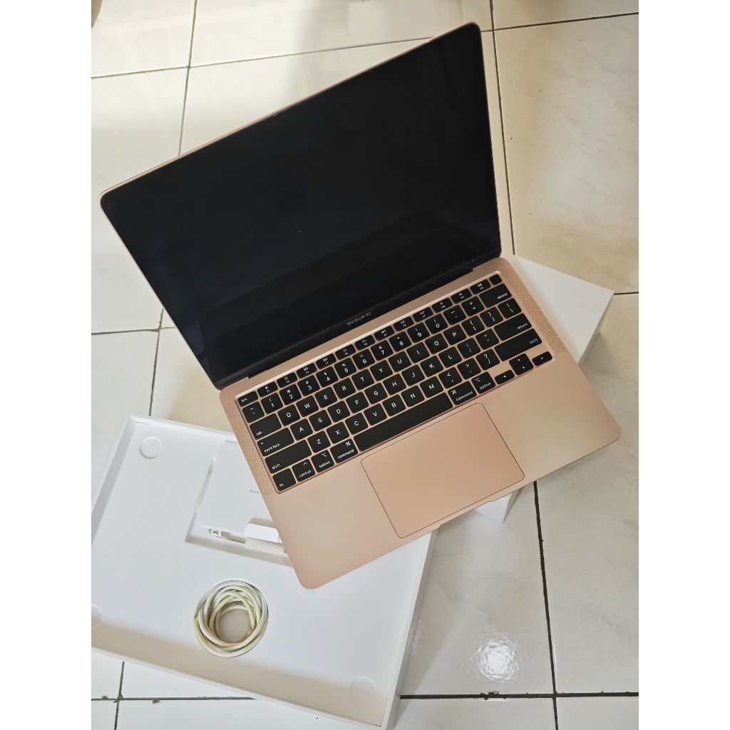 Preloved 4pple Macbook 13