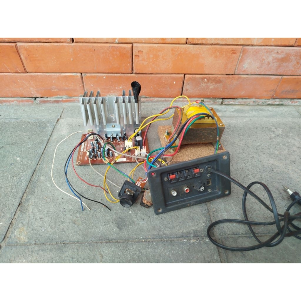 Mesin Subwoofer Polytron PSW500C
