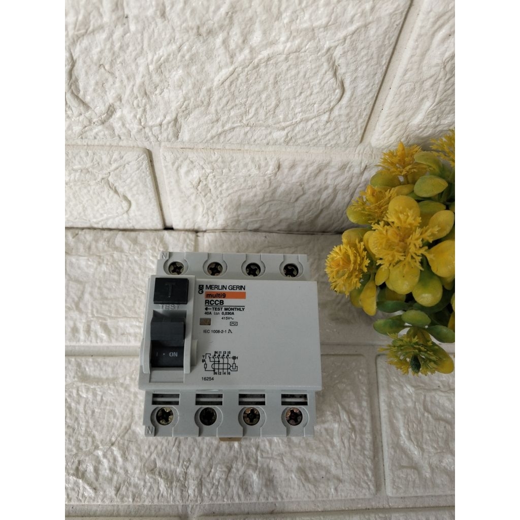 MERLIN GERIN MULTI9 RCCB 4P 40A