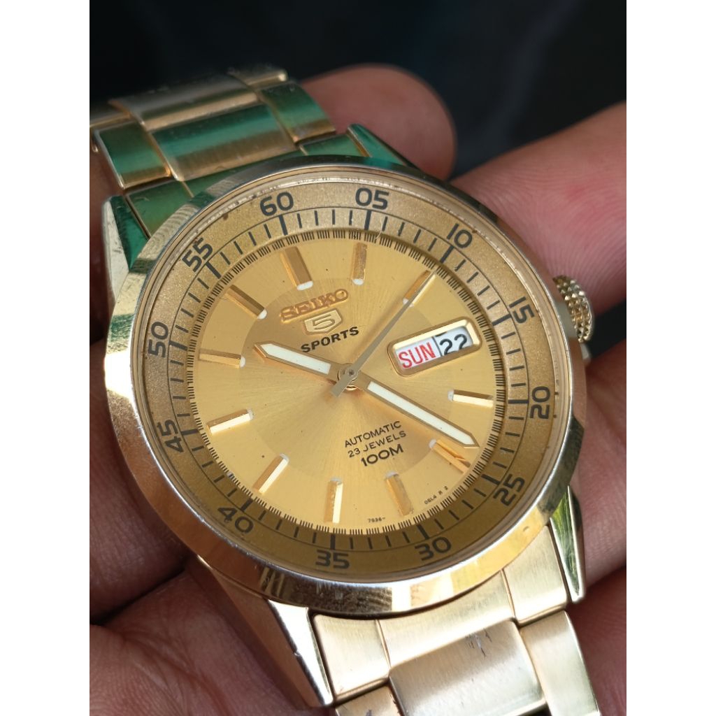 Jam Tangan Automatic SEIKO 5 SPORTS SNZH22J1 Japan Caliber 7s36 All original kondisi bagus dan Norma