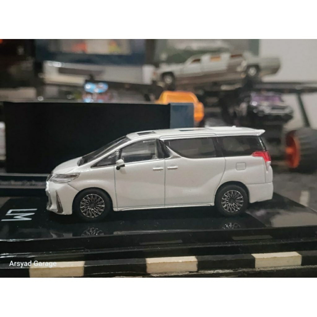 Diecast Hobby Japan Lexus LM 350 4  Seater White Interior White Pearl Crystal Shine