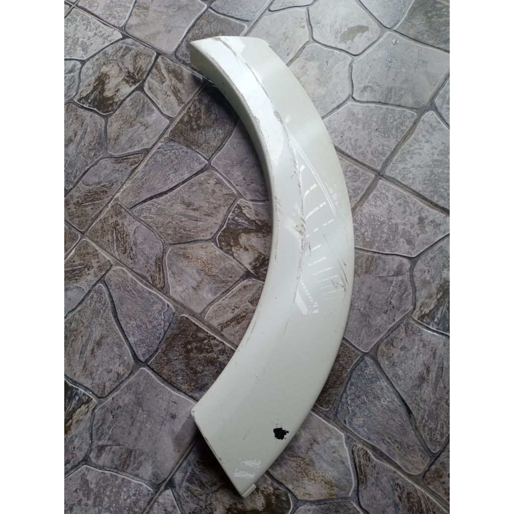 over fender belakang pajero lama