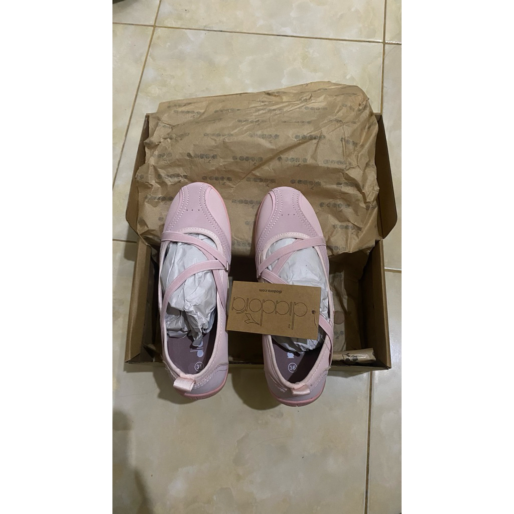 sepatu diadora purlie