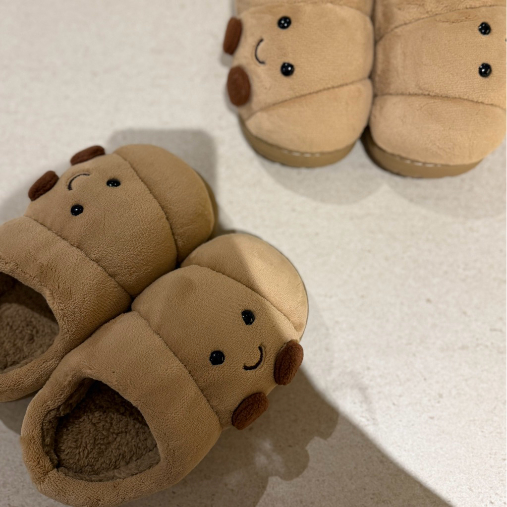 Ready Stock JellyCat Croissant Slippers Viral Sandal Rumah Nyaman Lucu Hadiah Natal Christmas Gift