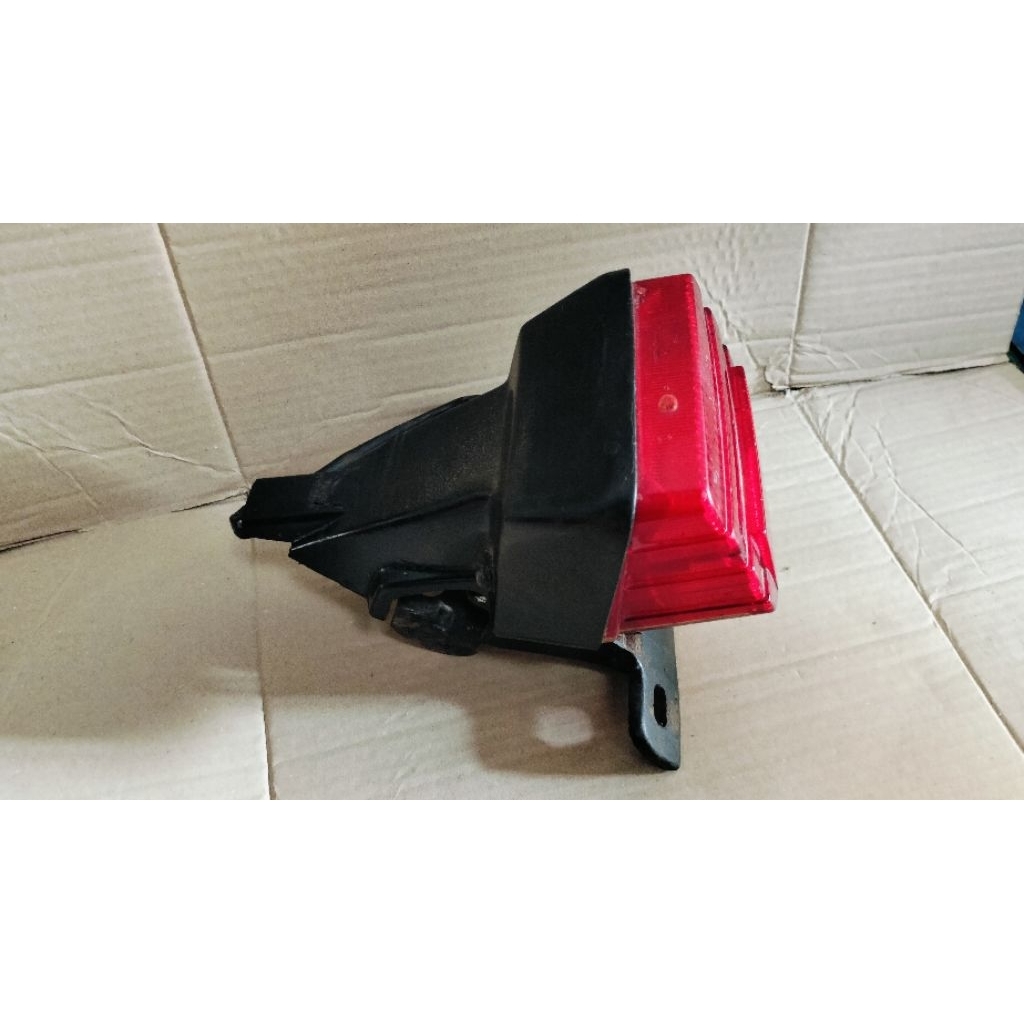 STOPLAMP LAMPU BELAKANG HONDA WIN100 ORIGINAL