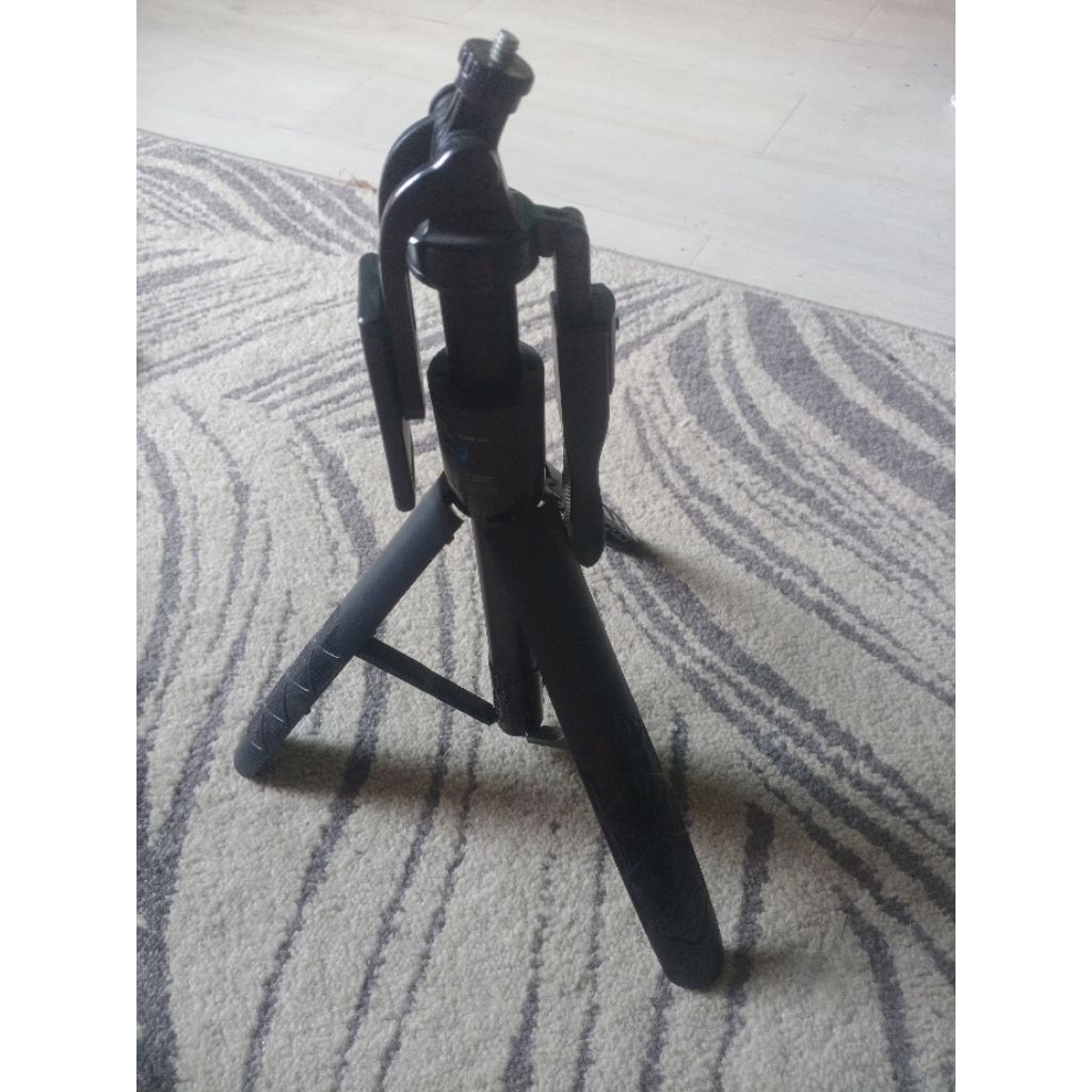 Tongsis Tripod Bluetooth 3-5 Meter