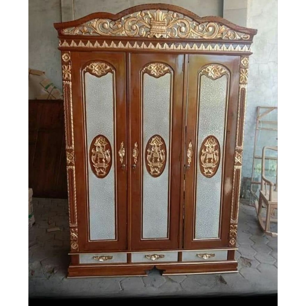 almari pakaian pintu 3 Rahwana/almari pakaian kayu jati ukir/almari pakaian