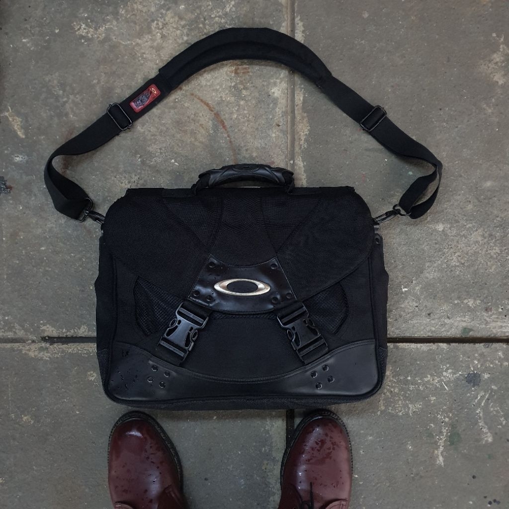 Oakley Messenger Briefcase Bag