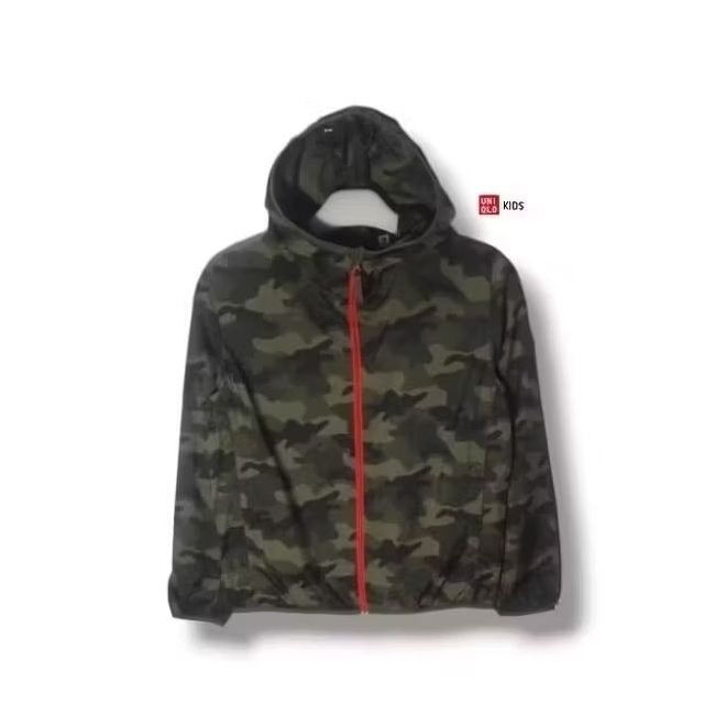 UNIQLO KIDS Pocketable WB Windbreakers Camo Jacket Size tag 140 fit 9-10 years (P51xL45)