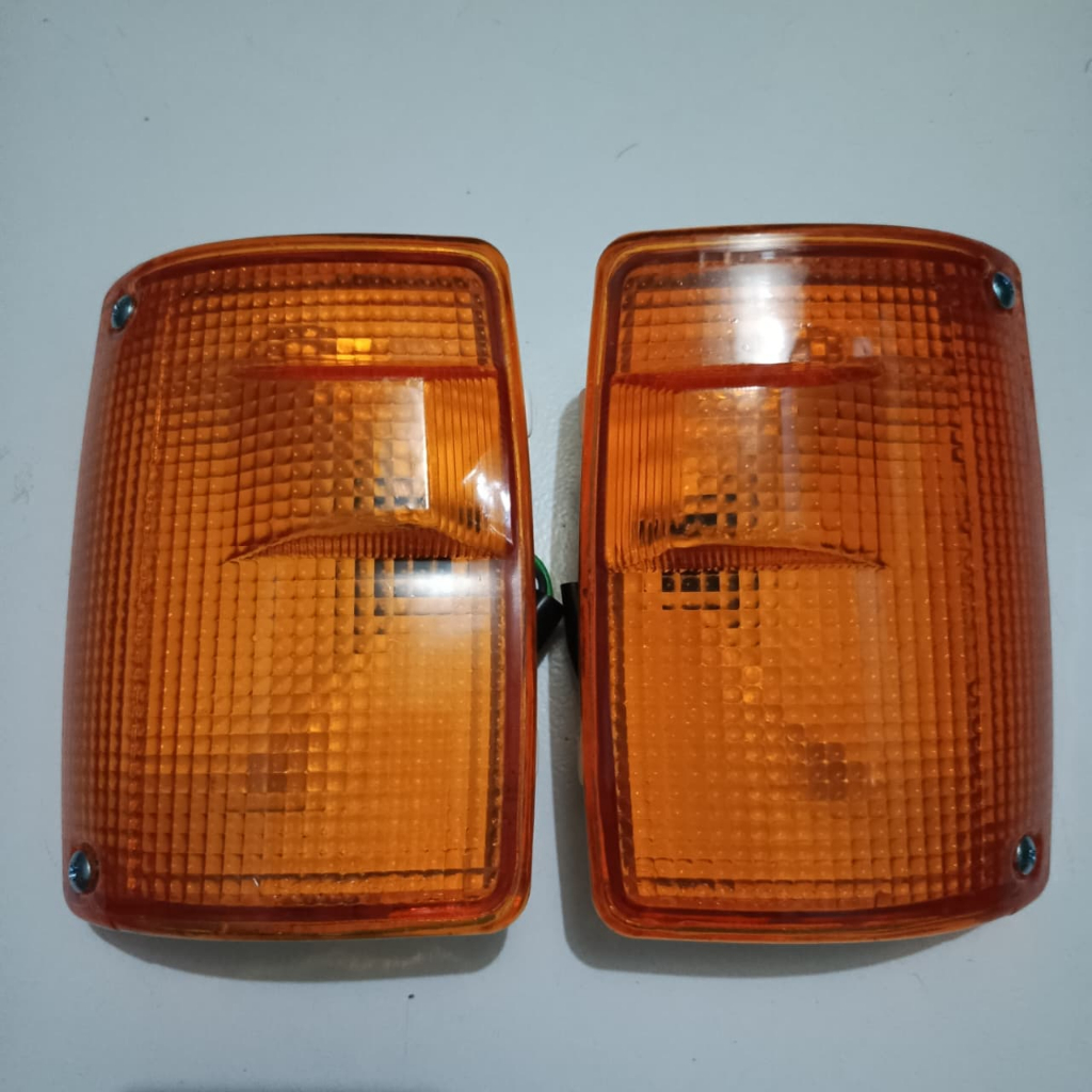 Lampu Sein Panther 2.300 cc - 2500 cc Warna Amber Kabel + Soket