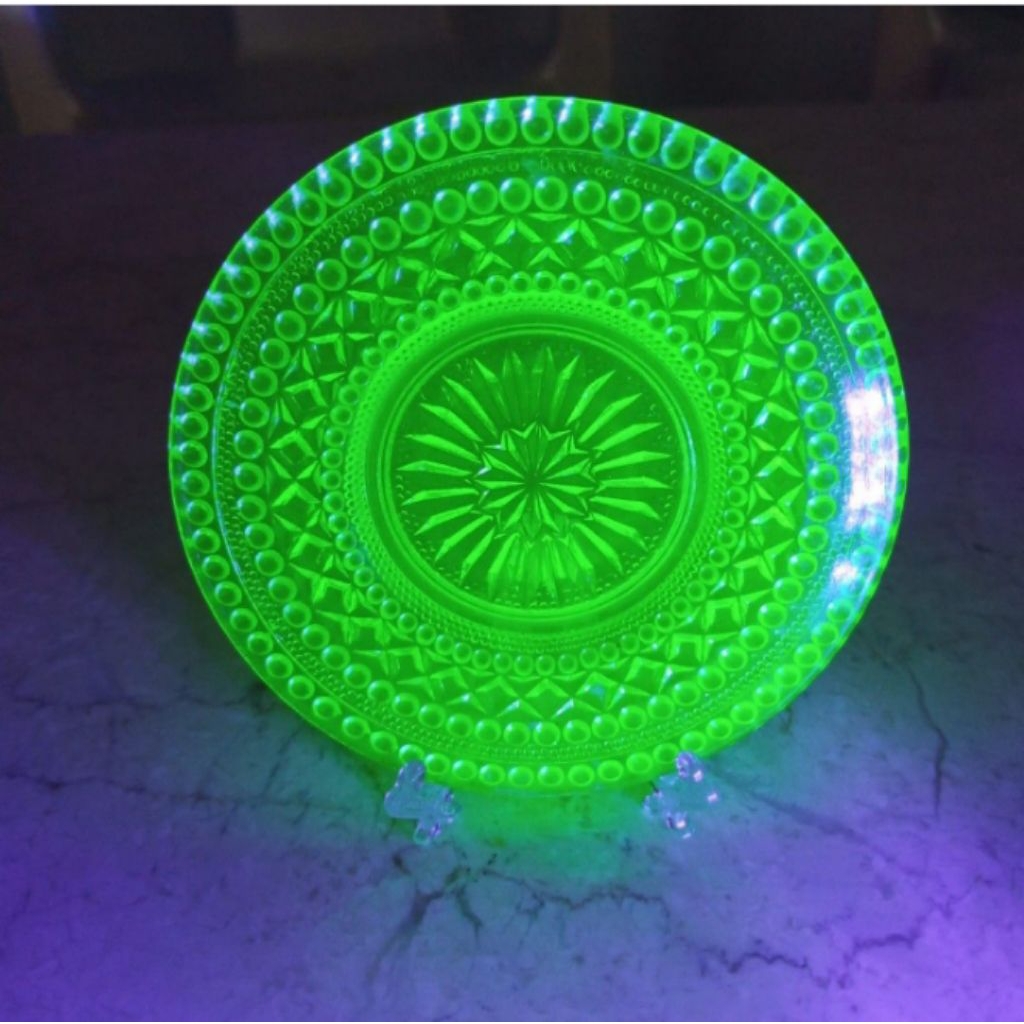 Pajangan lepak kecil bersinar bahan kaca uranium tua antik