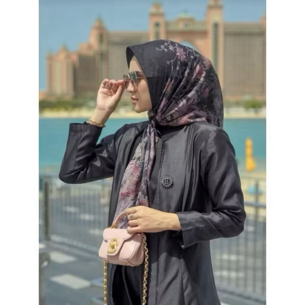 PRELOVED BUTTONSCARVES DUBAI SERIES BLACK