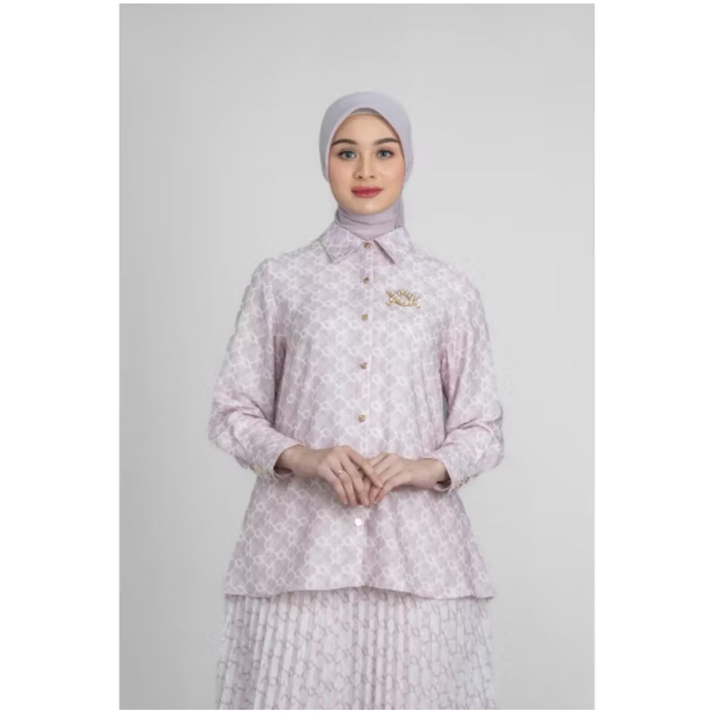 Monogram Pleated Shirt Wearing Klamby