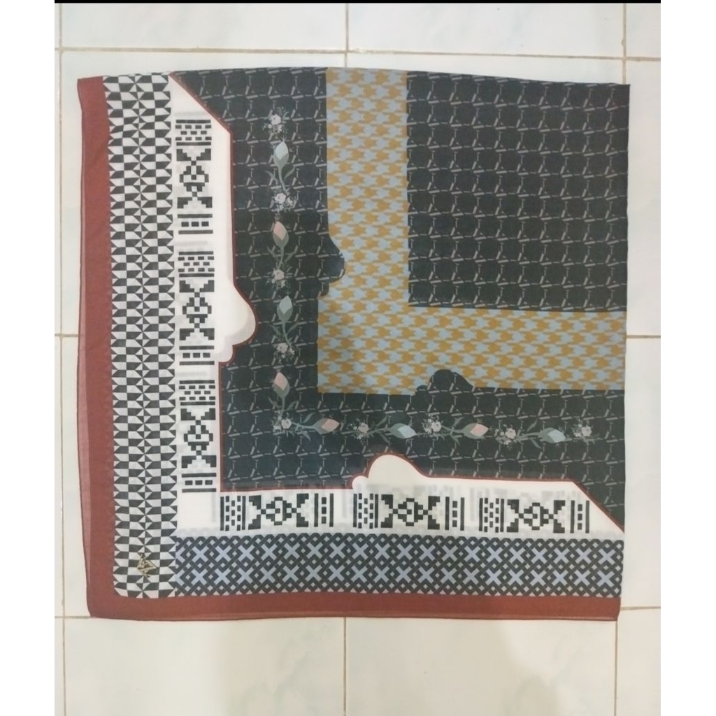 PL hijab Vivi Zubedi