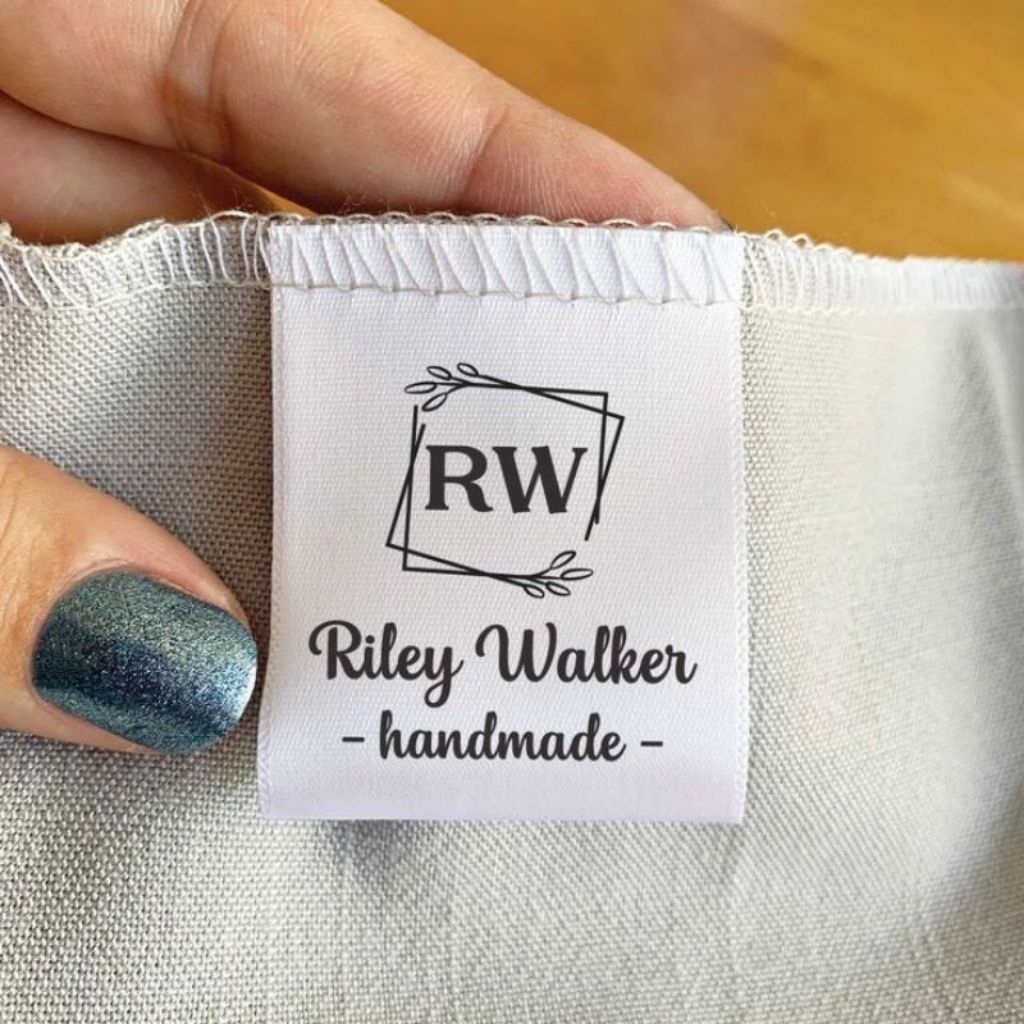 ( Lebar 2,5cm )Satin tebal import  rajut 2 sisi Label satin tebal import,label washing,label baju,la