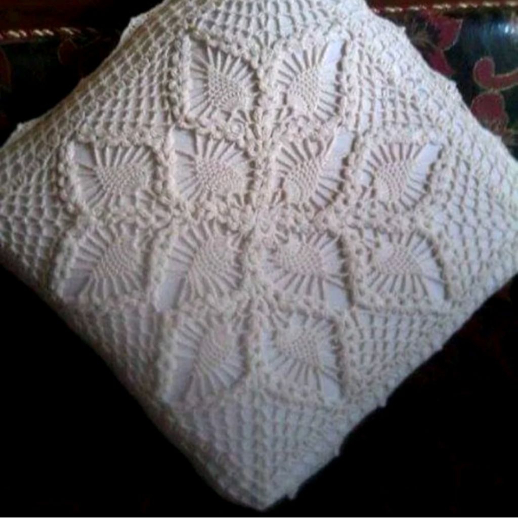 SARUNG BANTAL KURSI TAMU RAJUTAN