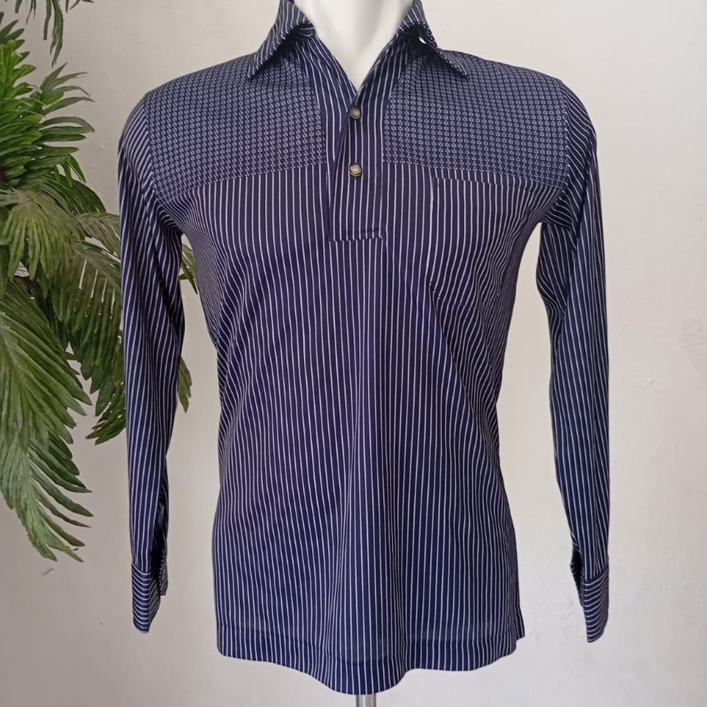 Kemeja Pria Biru Lengan Panjang Motif Garis-garis Vertikal