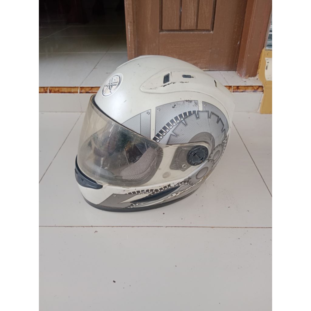 Helm lawas yamaha full face jadul. Seken Second bukan baru