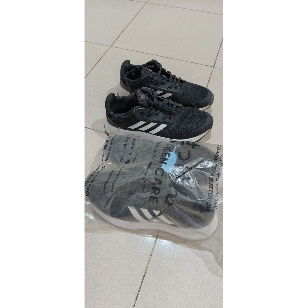 Sepatu Lari Adidas Pria