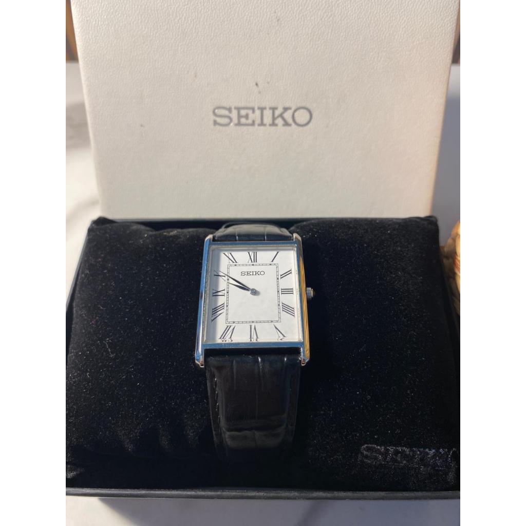 Jam Tangan Pria  Seiko dress watch dengan desain Tank