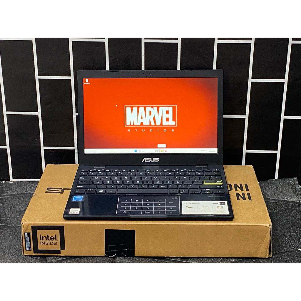 Notebook Asus Vivobook E210MA tampilan elegan yang dibekali fitur numpad