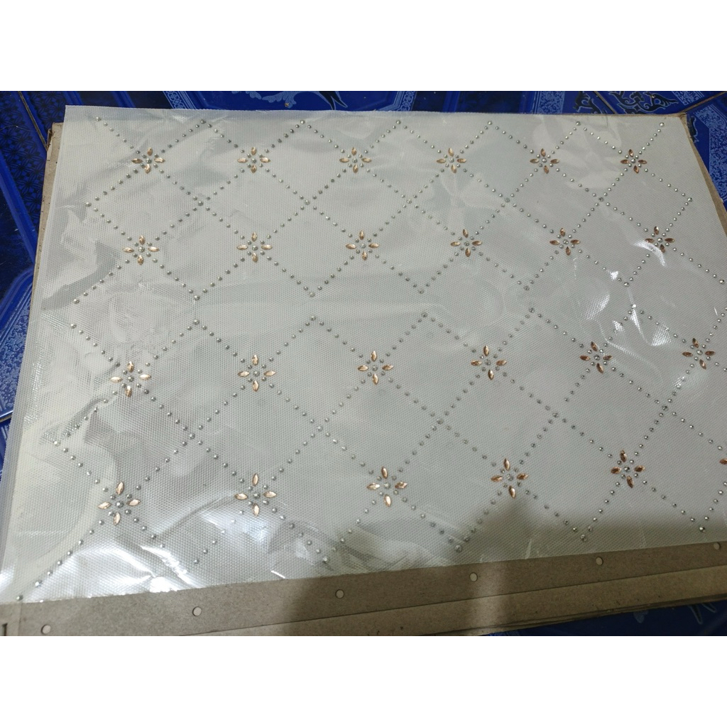 Payet pres motif kota-kotak mote silver dan salem