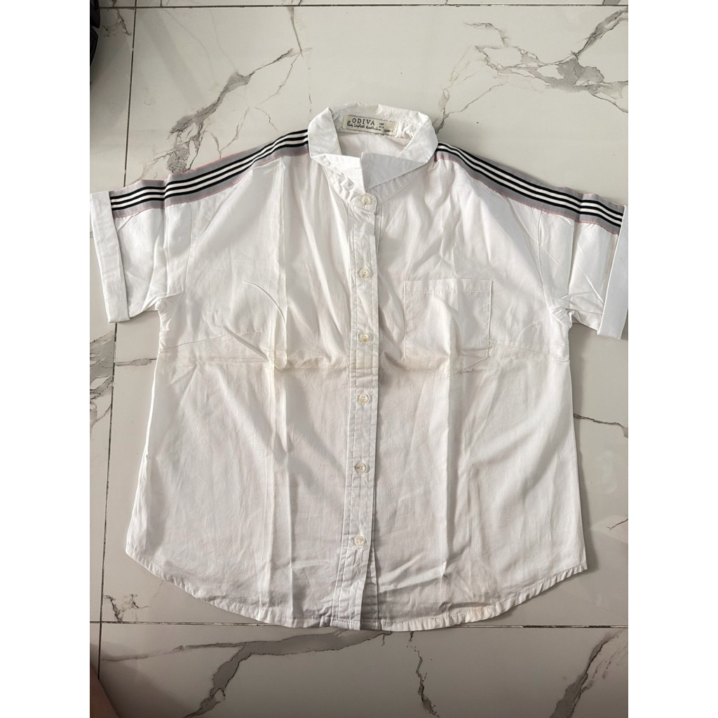Preloved atasan hem wanita putih