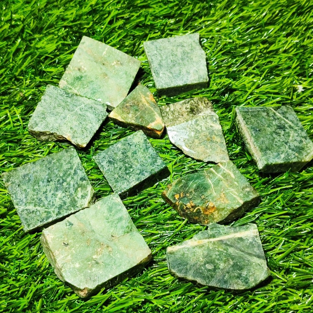 Batu Tourmaline Hijau/Bahan Tourmaline Hijau/Bongkahan Batu tourmaline hijau natural