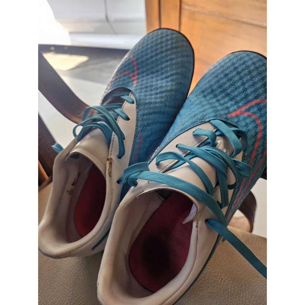 Sepatu Bola Futsal/Rumput Sintetis Nike Phantom
