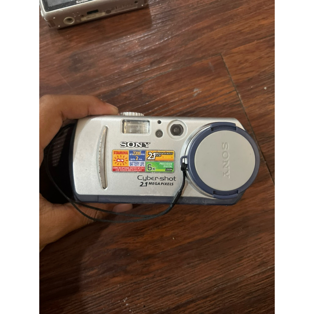 DIGICAM SONY CYBERSHOT DSC-P50