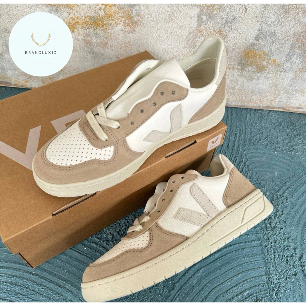 Veja V10 White Natural Sneakers