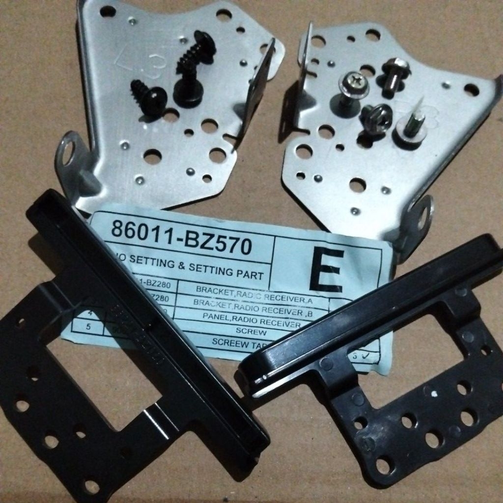 BREKET TEFE HEAD UNIT CALYA SIGRA ORIGINAL (SET)